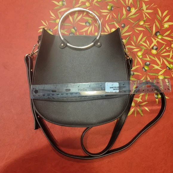 Small Black Crossbody purse - Picture 5 of 6